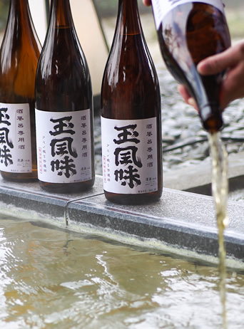 日本酒の成分が血行を促進。アミノ酸効果でお肌がスベスベに。